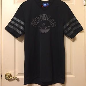 Addidas v-neck jersey size medium in men's